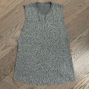 Lululemon muscle tee